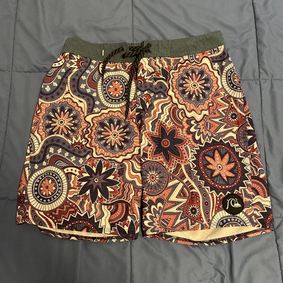 Quiksilver Trippy/Floral Pattern Shorts - Picture 1 of 3